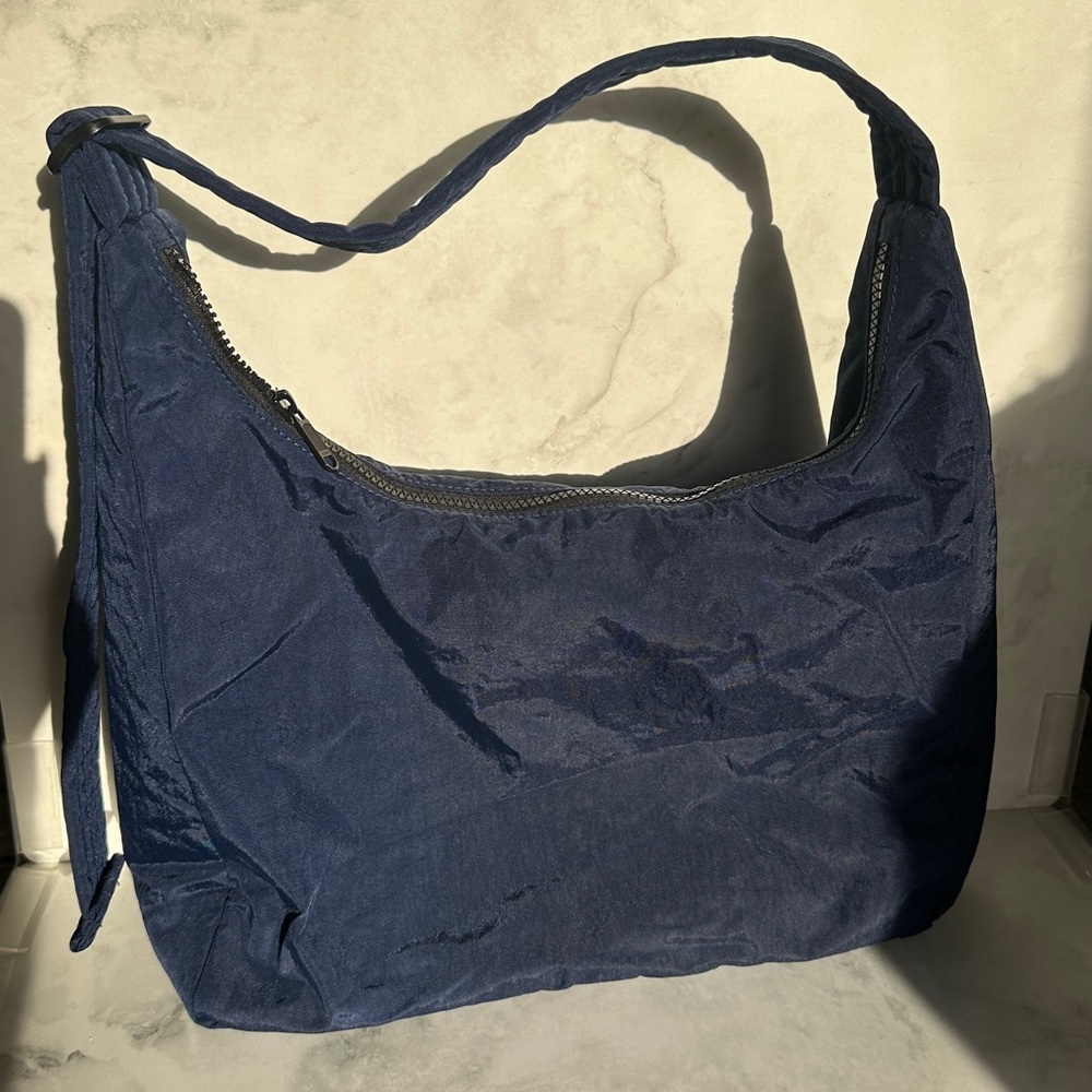 BAGGU Nylon Shoulder Bag in Navy (NWT never used)
